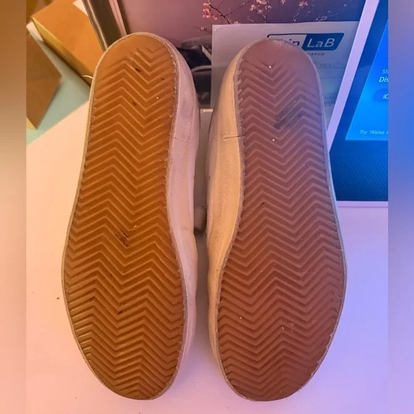 Authentic GOLDEN GOOSE Old School Low Top Velcro Sneakers - White/Gold - 37 - Picture 15 of 16